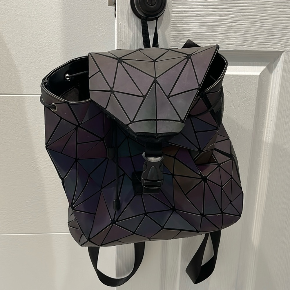 Roomy luminous geometric backpack
